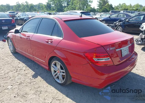 2013 Mercedes-Benz C 300 Luxury 4Matic/Sport 4Matic z USA, uszkodzony, nr VIN WDDGF8AB4DA785799